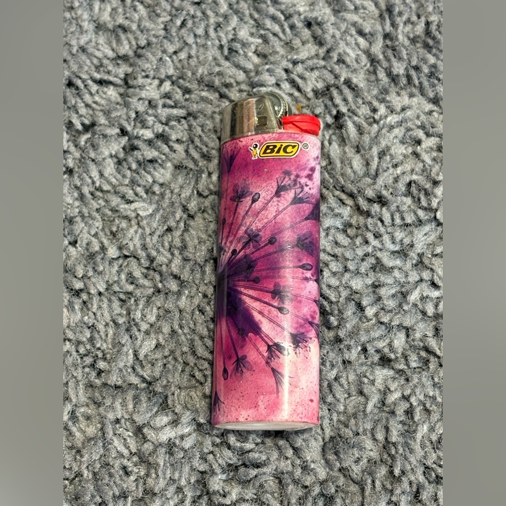 NWT Bic purple dandelion looking lighter